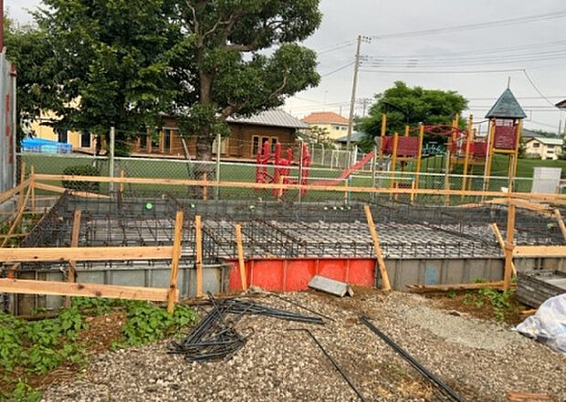 現地をご見学に行く際は、道路の幅や周辺の交通量、施設などをご確認頂くことをおすすめします!ある程度イメージをつけたいという場合は、同売主の施工事例や完成パースもお見せします。