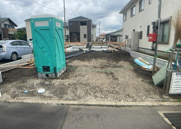 現地をご見学に行く際は、道路の幅や周辺の交通量、施設などをご確認頂くことをおすすめします!ある程度イメージをつけたいという場合は、同売主の施工事例や完成パースもお見せします。