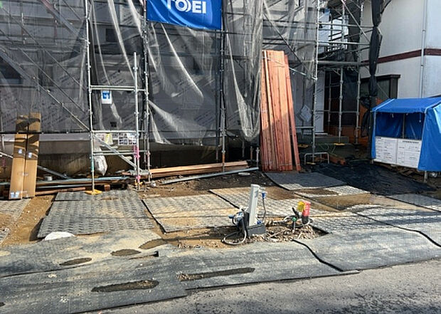住宅用の土地では前面道路に2m以上接していなければならないと法律で定められています。しかし、お持ちの車のサイズやライフスタイルなどにより、2mでは利便が悪い場合もございますので、事前に確認しましょう。