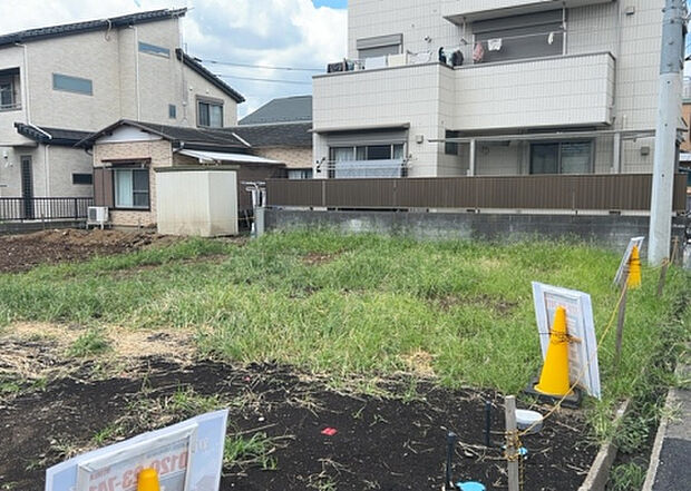 現地をご見学に行く際は、道路の幅や周辺の交通量、施設などをご確認頂くことをおすすめします!ある程度イメージをつけたいという場合は、同売主の施工事例や完成パースもお見せします。