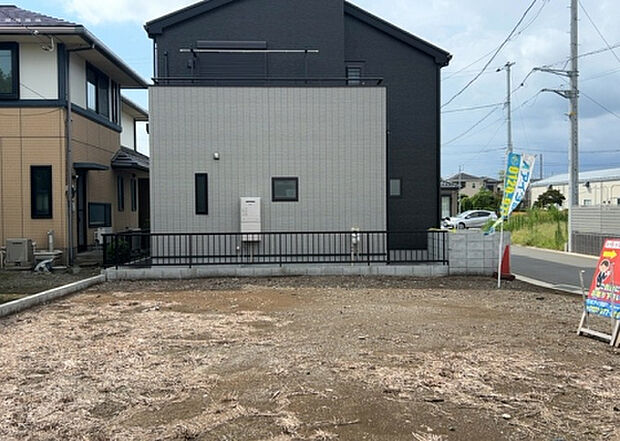 木造住宅とは土台、壁、柱など建築物の強度を支える構造体の材に木が使用されている構造を指します。構造体は建物の自重を支えるだけではなく風圧や水圧、積裁荷重などあらゆる衝撃に耐えるための基礎です。
