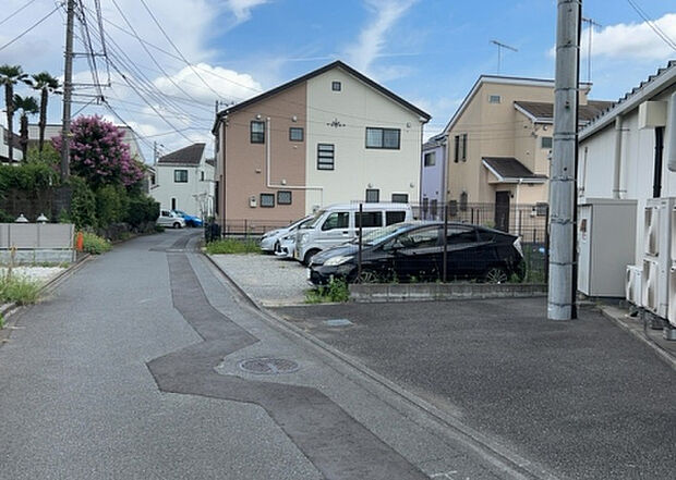 桜や紅葉の名所に出かける人は多いと思いますが、家にいながら季節の移ろいを感じる生活を送りませんか？リビングや窓から見える景色が生活を彩るワンポイントに！現地から見える景色を堪能してみては如何でしょう。