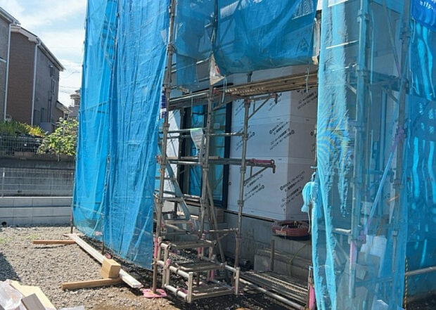 ついに完成致しました!現地をご見学に行く際は、道路の幅や周辺の交通量、施設などをご確認頂くことをおすすめします!物件の流れが早いため、内見をしたい方はお早めに当社営業までお問い合わせ頂きご予約下さい!