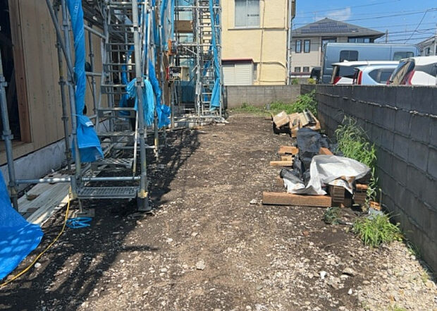 家族でのBBQを行うのであれば3坪程度の広さがあればよいでしょう。ガーデニングや家庭菜園を楽しむ際は、手入れが行き届く範囲にすると安心です。また、庭のある方角や接道が気になる方は事前に確認しましょう。