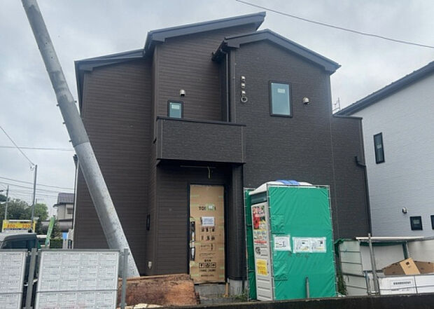ついに完成致しました！現地をご見学に行く際は、道路の幅や周辺の交通量、施設などをご確認頂くことをおすすめします！物件の流れが早いため、内見をしたい方はお早めに当社営業までお問い合わせ頂きご予約下さい！