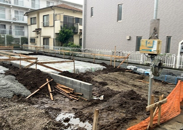 ついに完成致しました!現地をご見学に行く際は、道路の幅や周辺の交通量、施設などをご確認頂くことをおすすめします!物件の流れが早いため、内見をしたい方はお早めに当社営業までお問い合わせ頂きご予約下さい!