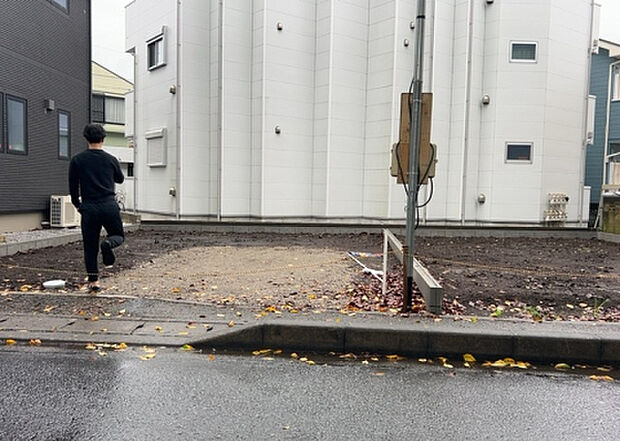木造住宅とは土台、壁、柱など建築物の強度を支える構造体の材に木が使用されている構造を指します。構造体は建物の自重を支えるだけではなく風圧や水圧、積裁荷重などあらゆる衝撃に耐えるための基礎です。