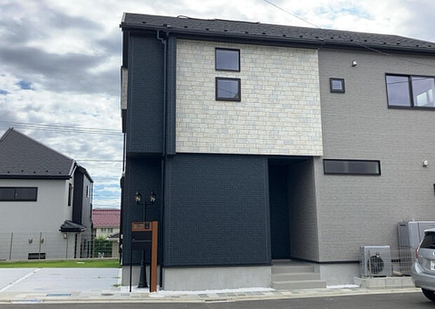 現地をご見学に行く際は、道路の幅や周辺の交通量、施設などをご確認頂くことをおすすめします！ある程度イメージをつけたいという場合は、同売主の施工事例や完成パースもお見せします。