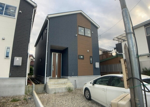 ついに完成致しました!現地をご見学に行く際は、道路の幅や周辺の交通量、施設などをご確認頂くことをおすすめします!物件の流れが早いため、内見をしたい方はお早めに当社営業までお問い合わせ頂きご予約下さい!