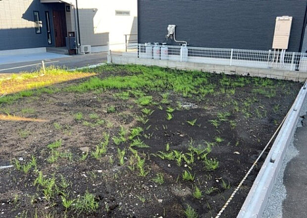木造住宅とは土台、壁、柱など建築物の強度を支える構造体の材に木が使用されている構造を指します。構造体は建物の自重を支えるだけではなく風圧や水圧、積裁荷重などあらゆる衝撃に耐えるための基礎です。