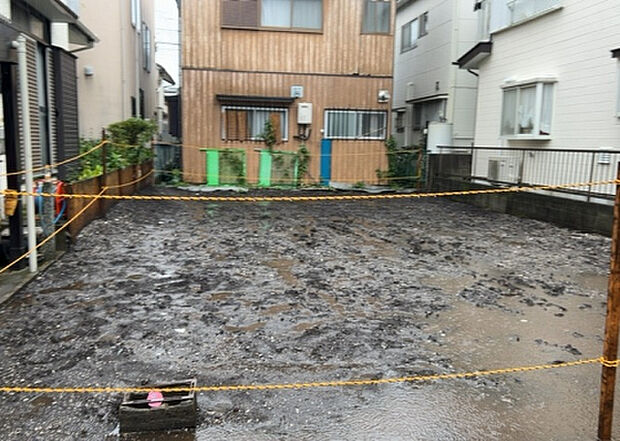 家族でのBBQを行うのであれば3坪程度の広さがあればよいでしょう。ガーデニングや家庭菜園を楽しむ際は、手入れが行き届く範囲にすると安心です。また、庭のある方角や接道が気になる方は事前に確認しましょう。