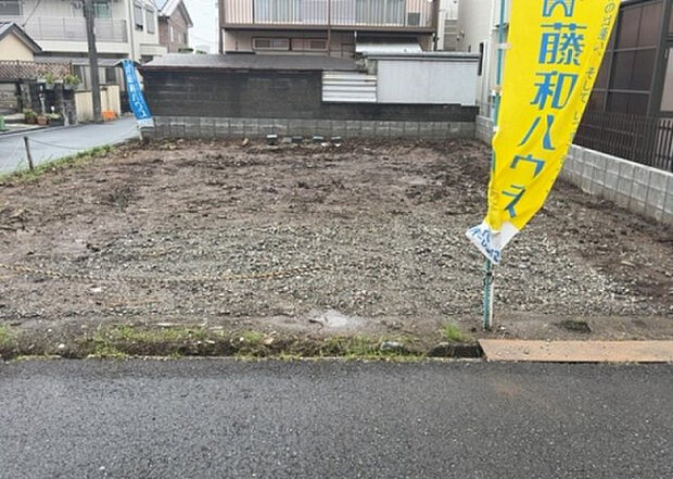 現地をご見学に行く際は、道路の幅や周辺の交通量、施設などをご確認頂くことをおすすめします！ある程度イメージをつけたいという場合は、同売主の施工事例や完成パースもお見せします。