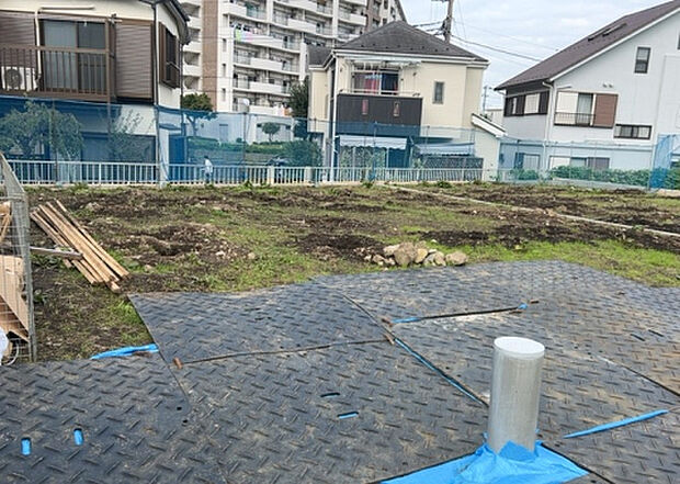 現地をご見学に行く際は、道路の幅や周辺の交通量、施設などをご確認頂くことをおすすめします!ある程度イメージをつけたいという場合は、同売主の施工事例や完成パースもお見せします。