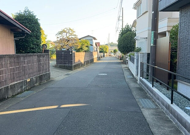 桜や紅葉の名所に出かける人は多いと思いますが、家にいながら季節の移ろいを感じる生活を送りませんか?リビングや窓から見える景色が生活を彩るワンポイントに!現地から見える景色を堪能してみては如何でしょう。