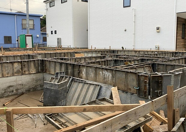 現地をご見学に行く際は、道路の幅や周辺の交通量、施設などをご確認頂くことをおすすめします!ある程度イメージをつけたいという場合は、同売主の施工事例や完成パースもお見せします。