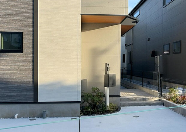 木造住宅とは土台、壁、柱など建築物の強度を支える構造体の材に木が使用されている構造を指します。構造体は建物の自重を支えるだけではなく風圧や水圧、積裁荷重などあらゆる衝撃に耐えるための基礎です。