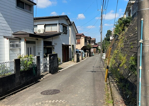 桜や紅葉の名所に出かける人は多いと思いますが、家にいながら季節の移ろいを感じる生活を送りませんか?リビングや窓から見える景色が生活を彩るワンポイントに!現地から見える景色を堪能してみては如何でしょう。