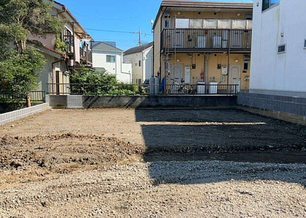ついに完成致しました！現地をご見学に行く際は、道路の幅や周辺の交通量、施設などをご確認頂くことをおすすめします！物件の流れが早いため、内見をしたい方はお早めに当社営業までお問い合わせ頂きご予約下さい！