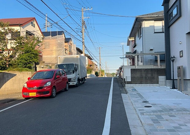桜や紅葉の名所に出かける人は多いと思いますが、家にいながら季節の移ろいを感じる生活を送りませんか?リビングや窓から見える景色が生活を彩るワンポイントに!現地から見える景色を堪能してみては如何でしょう。
