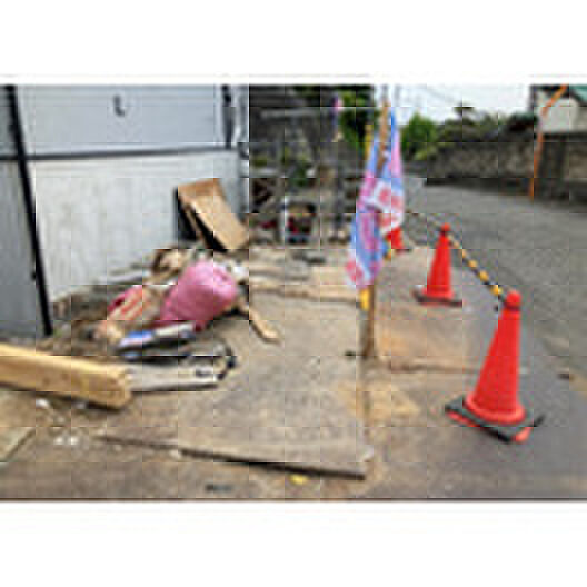 【駐車場】駐車場と明記されていても、最小スペースでつくられた駐車場だと大型車は駐車できなかったり、出入りしにくくなったりする可能性があります。お車のサイズと購入したい物件の駐車場のサイズを現地で確認しましょう。