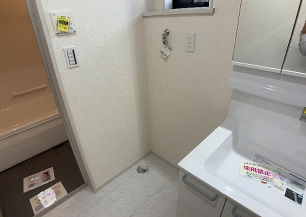 【ランドリースペース】ランドリースペースも気になります。洗濯機置場があり「洗う、干す、取り込む、アイロンがけ、たたむ」など、洗濯に関する家事をするための空間です。広さや収納など付帯設備も含めて、詳細は現地でご確認ください。