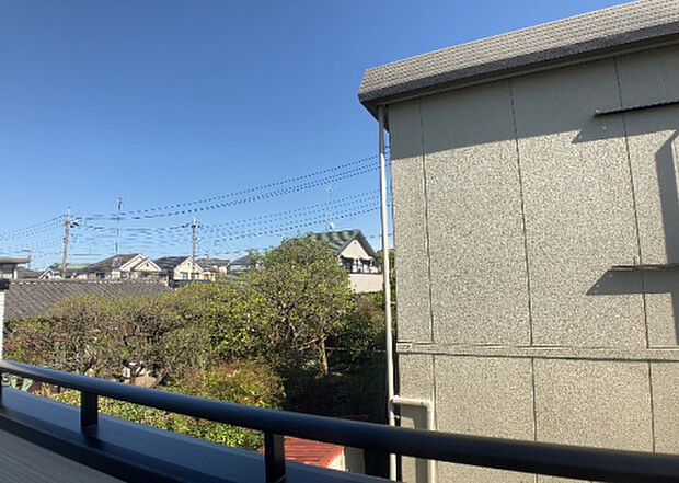 【物件からの展望】眺望を気にして物件を探す場合、前面に建物が建っていないか現地で確認しましょう！前面に建物があると景色はもちろん、日当たりや風通しにも影響が出てきます。住んだ時のことを想像しながら現地見学をしましょう。