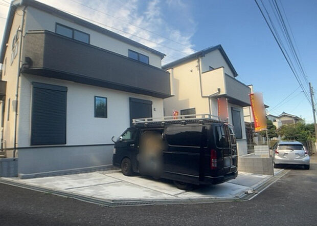 【前面道路含む現地写真_2】お持ちの車種によっては前面道路が広い方が便利でしょう。しかし、前面道路が広ければその分交通量が多くなるため、騒音などが気になる場合があります。実際に現地を見学し、周辺交通量や騒音などを確認しましょう!