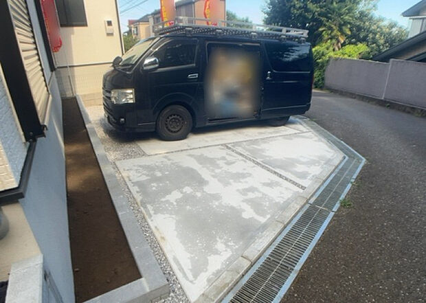 【駐車場】駐車場と明記されていても、最小スペースでつくられた駐車場だと大型車は駐車できなかったり、出入りしにくくなったりする可能性があります。お車のサイズと購入したい物件の駐車場のサイズを現地で確認しましょう。