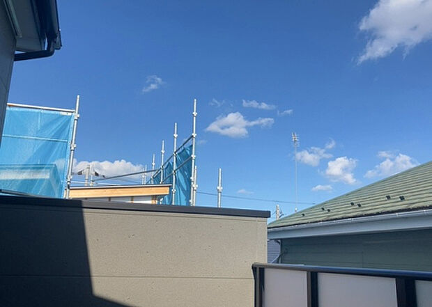 【物件からの展望】眺望を気にして物件を探す場合、前面に建物が建っていないか現地で確認しましょう!前面に建物があると景色はもちろん、日当たりや風通しにも影響が出てきます。住んだ時のことを想像しながら現地見学をしましょう。