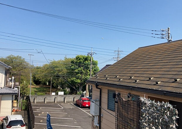 【物件からの展望】眺望を気にして物件を探す場合、前面に建物が建っていないか現地で確認しましょう！前面に建物があると景色はもちろん、日当たりや風通しにも影響が出てきます。住んだ時のことを想像しながら現地見学をしましょう。