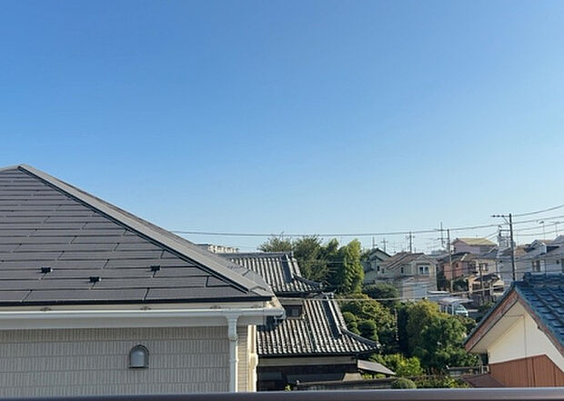 【物件からの展望】眺望を気にして物件を探す場合、前面に建物が建っていないか現地で確認しましょう!前面に建物があると景色はもちろん、日当たりや風通しにも影響が出てきます。住んだ時のことを想像しながら現地見学をしましょう。