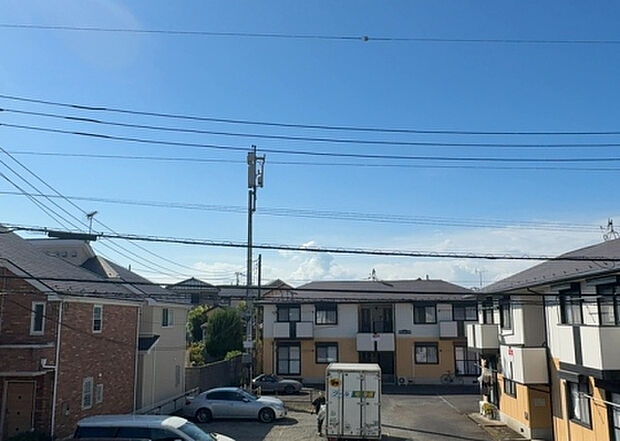 【物件からの展望】眺望を気にして物件を探す場合、前面に建物が建っていないか現地で確認しましょう!前面に建物があると景色はもちろん、日当たりや風通しにも影響が出てきます。住んだ時のことを想像しながら現地見学をしましょう。