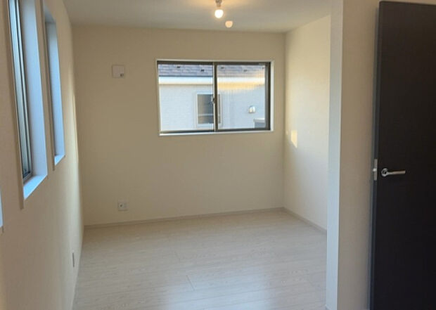 【子供部屋】子供が何人でも年齢によっては、受験時にしっかり壁のある個室があった方が良い場合もあります。難しい問題ですが、兄弟の人数や、性別や年齢差によって状況が異なりますので、数年後のこともしっかり考えましょう。