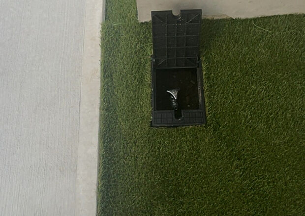 【その他設備】敷地内には、散水栓や立水栓があります。水道水を直接利用できるため、水を運ぶ手間を省くことが出来ます。大量の水を必要とする洗車作業や清掃などに役立ちます。その他設備とあわせて、現地でご確認ください。