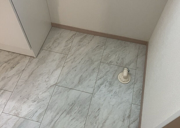 【ランドリースペース】ランドリースペースも気になります。洗濯機置場があり「洗う、干す、取り込む、アイロンがけ、たたむ」など、洗濯に関する家事をするための空間です。広さや収納など付帯設備も含めて、詳細は現地でご確認ください。