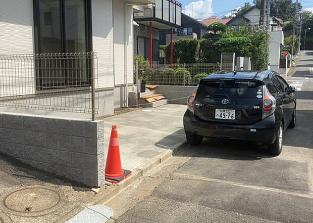 【駐車場】駐車場と明記されていても、最小スペースでつくられた駐車場だと大型車は駐車できなかったり、出入りしにくくなったりする可能性があります。お車のサイズと購入したい物件の駐車場のサイズを現地で確認しましょう。