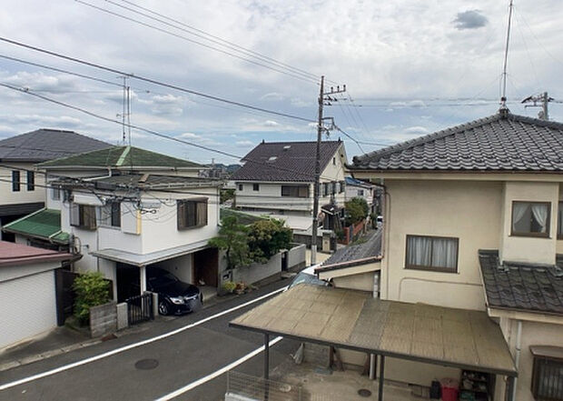 【物件からの展望】眺望を気にして物件を探す場合、前面に建物が建っていないか現地で確認しましょう！前面に建物があると景色はもちろん、日当たりや風通しにも影響が出てきます。住んだ時のことを想像しながら現地見学をしましょう。