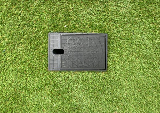 【その他設備】敷地内には、散水栓や立水栓があります。水道水を直接利用できるため、水を運ぶ手間を省くことが出来ます。大量の水を必要とする洗車作業や清掃などに役立ちます。その他設備とあわせて、現地でご確認ください。