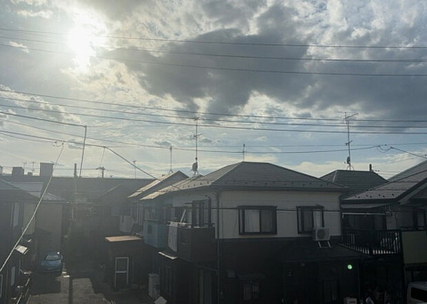 【物件からの展望】眺望を気にして物件を探す場合、前面に建物が建っていないか現地で確認しましょう！前面に建物があると景色はもちろん、日当たりや風通しにも影響が出てきます。住んだ時のことを想像しながら現地見学をしましょう。