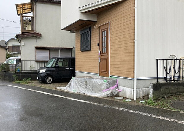 【庭】庭があることでガーデニングや家庭菜園はもちろん、こどもの遊び場やペットを放して遊ぶことができます。また、家の周囲に余裕があるということです。隣地との間があれば、十分な日当たりと、風通しが確保できます。