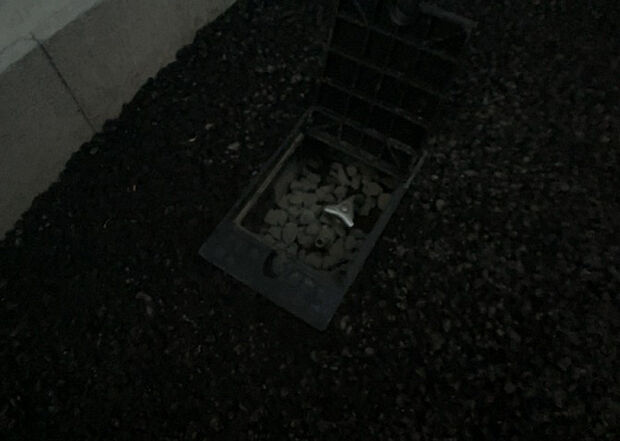 【その他設備】敷地内には、散水栓や立水栓があります。水道水を直接利用できるため、水を運ぶ手間を省くことが出来ます。大量の水を必要とする洗車作業や清掃などに役立ちます。その他設備とあわせて、現地でご確認ください。