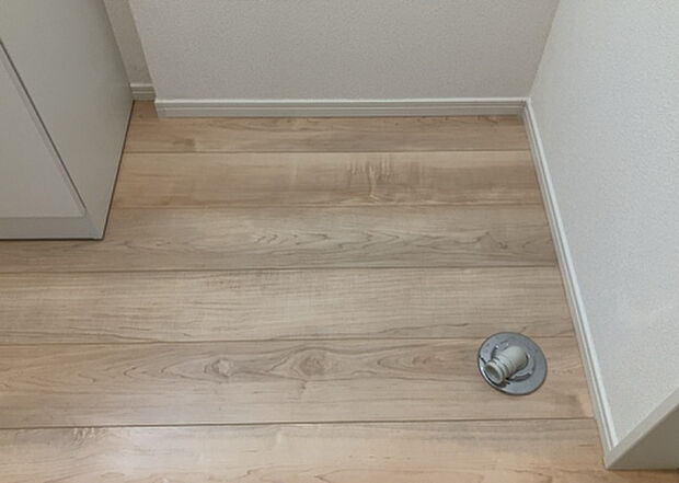 【ランドリースペース】ランドリースペースも気になります。洗濯機置場があり「洗う、干す、取り込む、アイロンがけ、たたむ」など、洗濯に関する家事をするための空間です。広さや収納など付帯設備も含めて、詳細は現地でご確認ください。