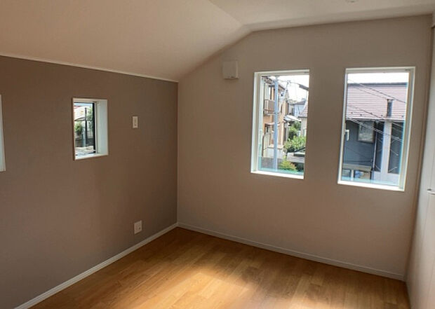 【子供部屋】子供が何人でも年齢によっては、受験時にしっかり壁のある個室があった方が良い場合もあります。難しい問題ですが、兄弟の人数や、性別や年齢差によって状況が異なりますので、数年後のこともしっかり考えましょう。