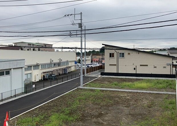 【物件からの展望】眺望を気にして物件を探す場合、前面に建物が建っていないか現地で確認しましょう！前面に建物があると景色はもちろん、日当たりや風通しにも影響が出てきます。住んだ時のことを想像しながら現地見学をしましょう。