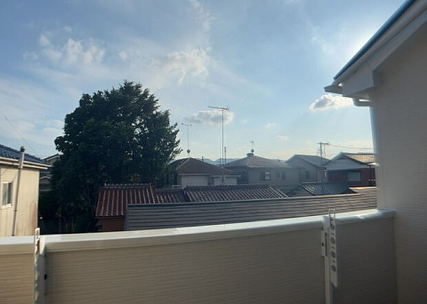 【物件からの展望】眺望を気にして物件を探す場合、前面に建物が建っていないか現地で確認しましょう！前面に建物があると景色はもちろん、日当たりや風通しにも影響が出てきます。住んだ時のことを想像しながら現地見学をしましょう。