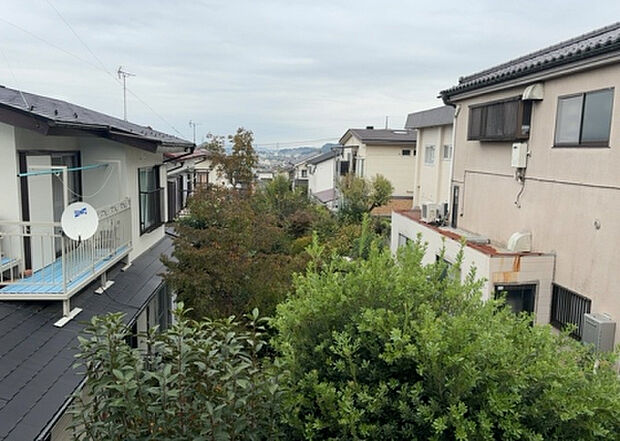 【物件からの展望】眺望を気にして物件を探す場合、前面に建物が建っていないか現地で確認しましょう！前面に建物があると景色はもちろん、日当たりや風通しにも影響が出てきます。住んだ時のことを想像しながら現地見学をしましょう。