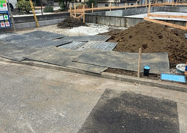 【駐車場_2】駐車場と明記されていても、最小スペースでつくられた駐車場だと大型車は駐車できなかったり、出入りしにくくなったりする可能性があります。お車のサイズと購入したい物件の駐車場のサイズを現地で確認しましょう。