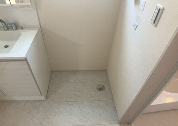 【ランドリースペース】ランドリースペースも気になります。洗濯機置場があり「洗う、干す、取り込む、アイロンがけ、たたむ」など、洗濯に関する家事をするための空間です。広さや収納など付帯設備も含めて、詳細は現地でご確認ください。