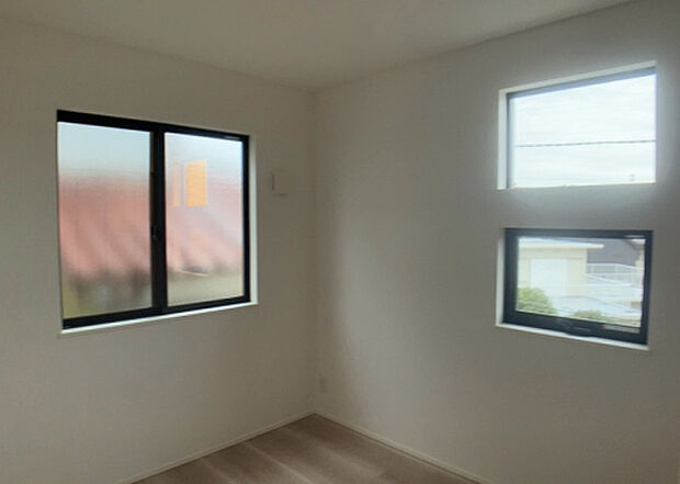 【子供部屋】子供が何人でも年齢によっては、受験時にしっかり壁のある個室があった方が良い場合もあります。難しい問題ですが、兄弟の人数や、性別や年齢差によって状況が異なりますので、数年後のこともしっかり考えましょう。