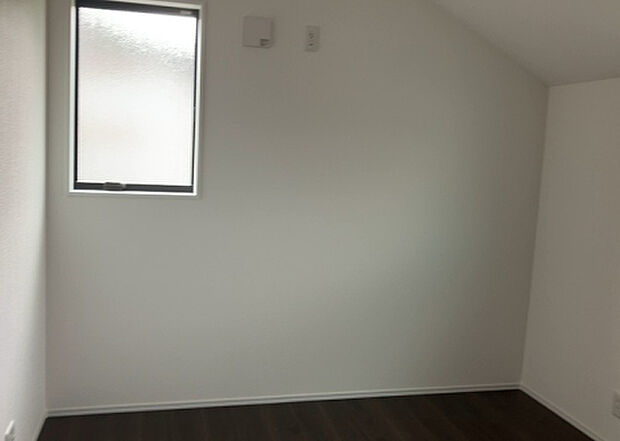 【子供部屋】子供が何人でも年齢によっては、受験時にしっかり壁のある個室があった方が良い場合もあります。難しい問題ですが、兄弟の人数や、性別や年齢差によって状況が異なりますので、数年後のこともしっかり考えましょう。